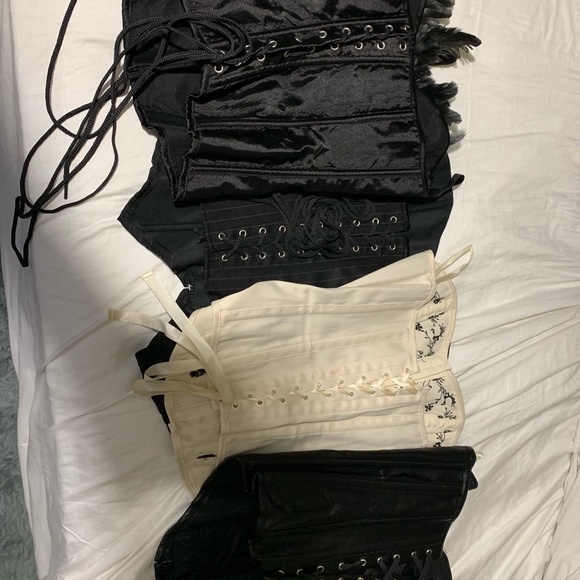 Corsets bundle - Picture 3 of 6
